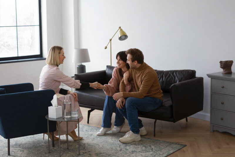 full-shot-couple-undergoing-therapy